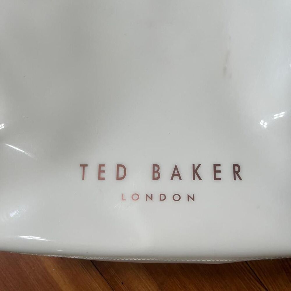 Ted Baker Women's White and Gold Vinyl Tote Bag - Picture 4 of 5